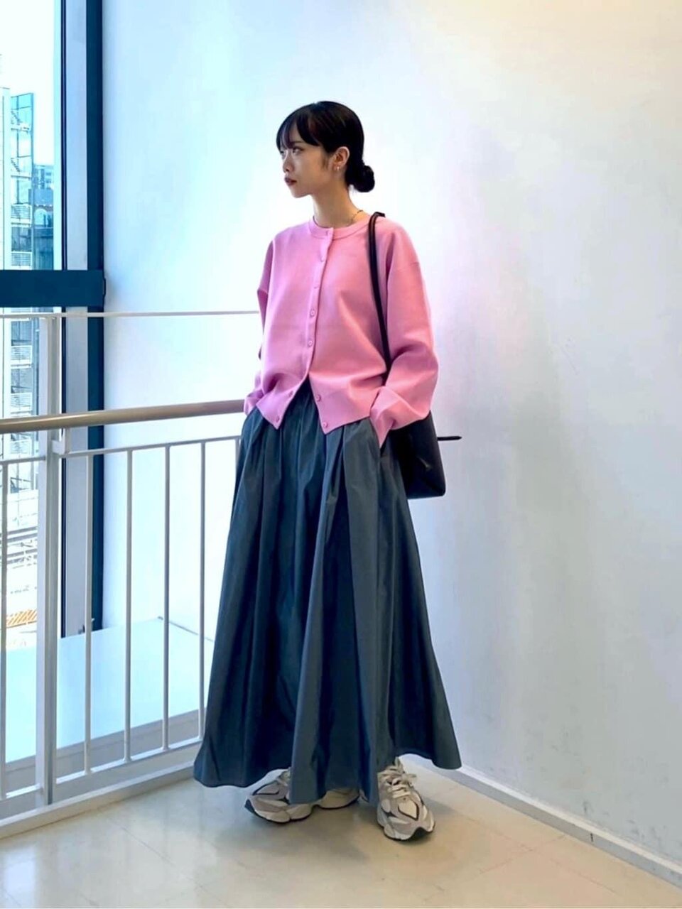 ピンクのカーディガンを使ったコーデ