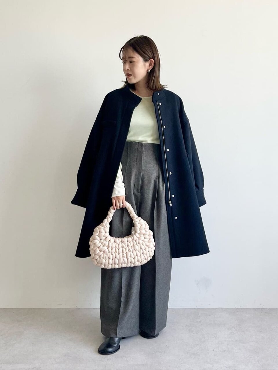 Aラインコート×ワイドパンツのコーデ