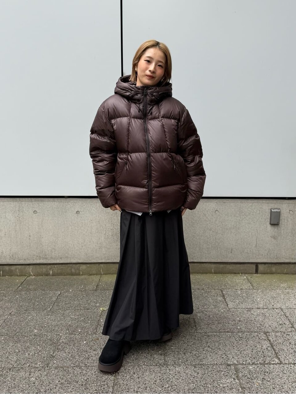 ダウンジャケット×ギャザースカートのコーデ