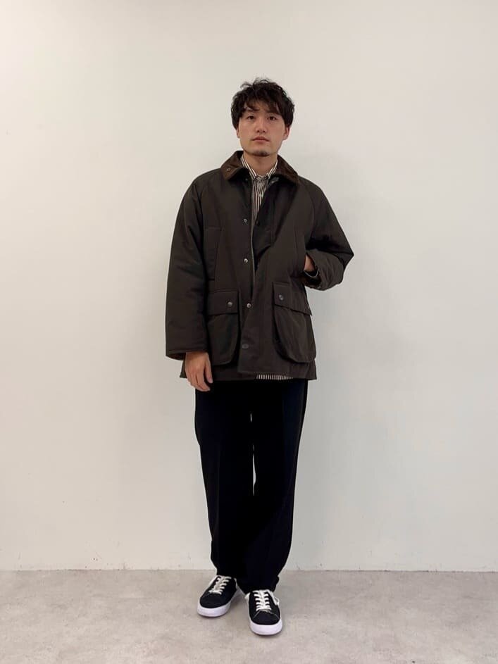 ブラック×ブラウンの大人コーデ