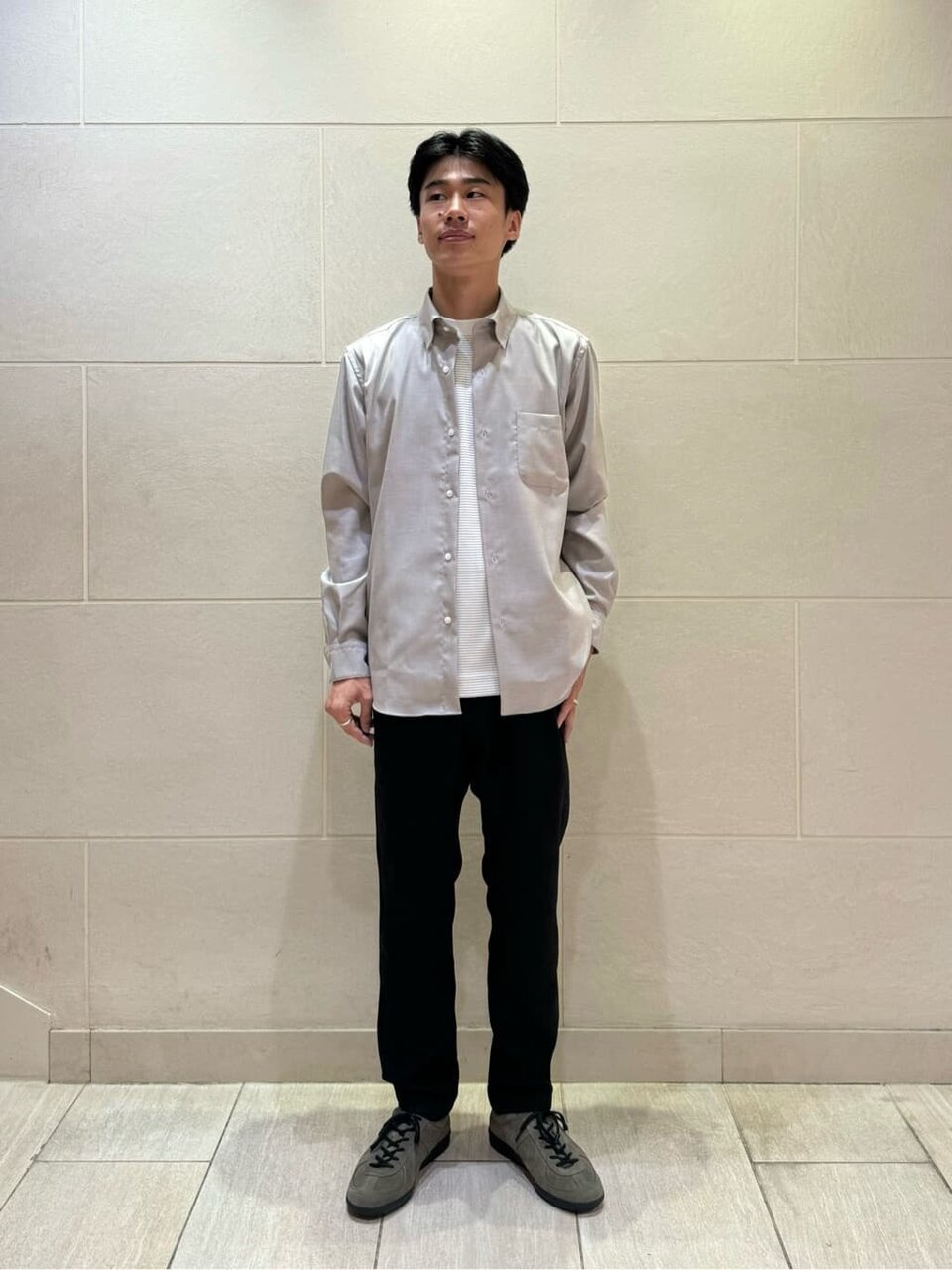 すっきりきれいめのビジネスカジュアルコーデ