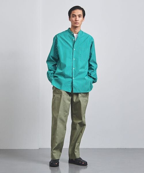 シャツとワイドパンツのメンズコーデ