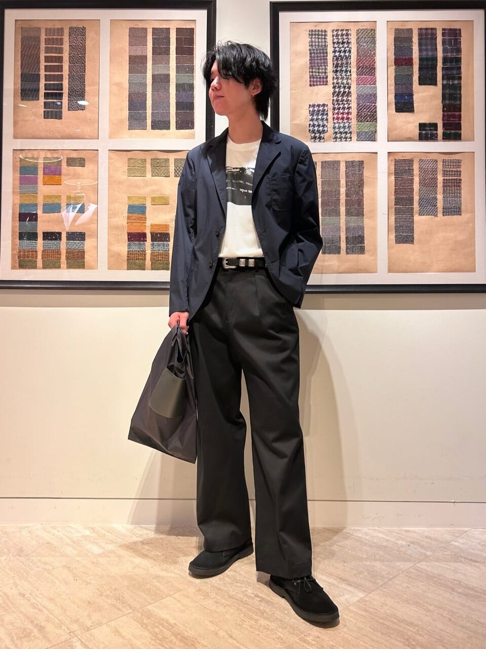 ワイドパンツとテーラードジャケットのコーデ