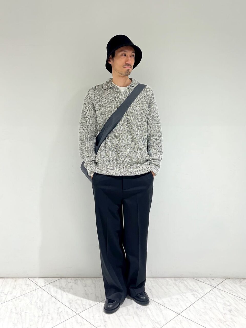 ワイドパンツとポロニットのコーデ