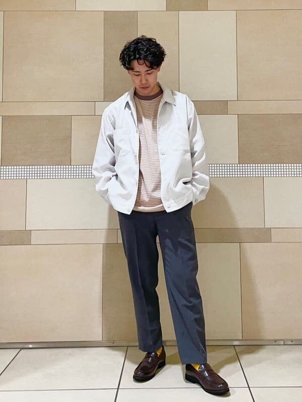 ワイドパンツとシャツブルゾンのコーデ