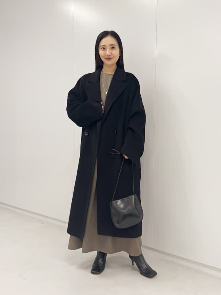 ワンピース×リバーコートのコーデ