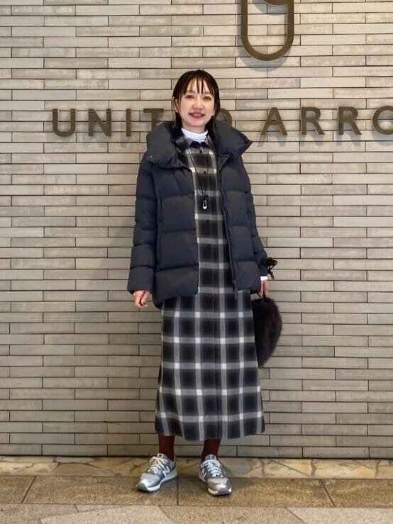 シャツワンピース×ダウンジャケットのコーデ