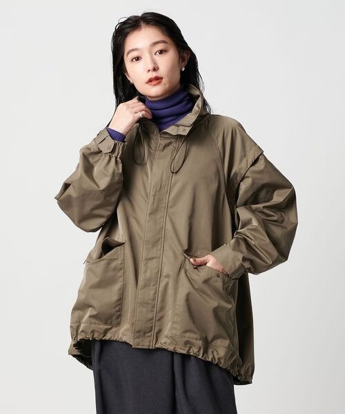カーキのブルゾンコーデ
