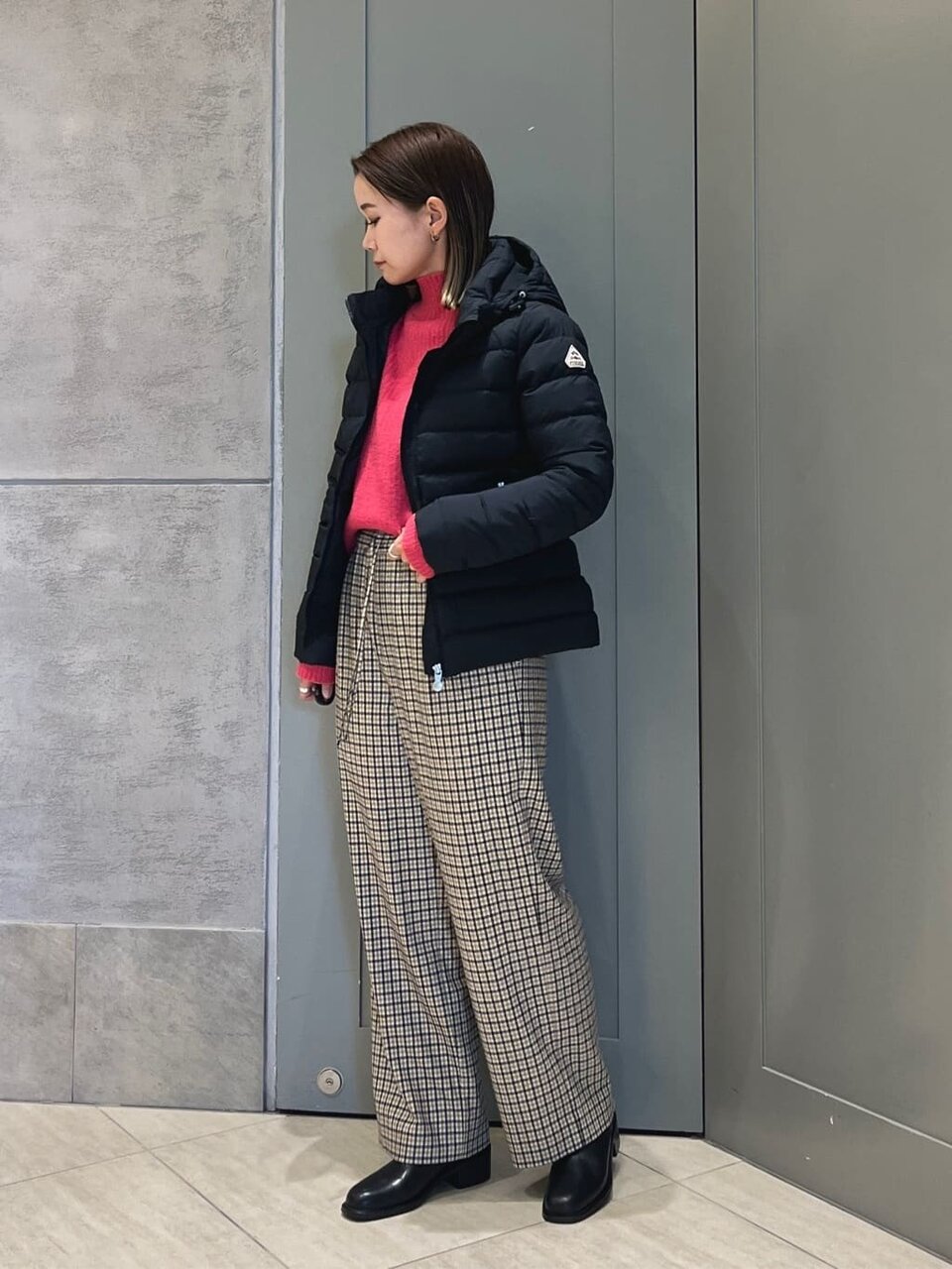 ダウンジャケット×イージーパンツコーデ