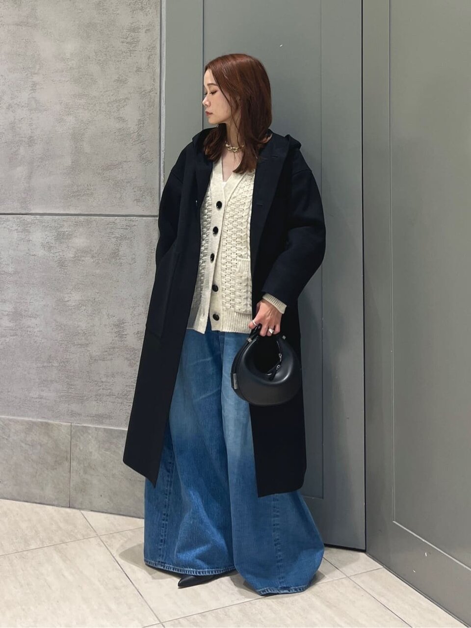 コート×ワイドデニムコーデ