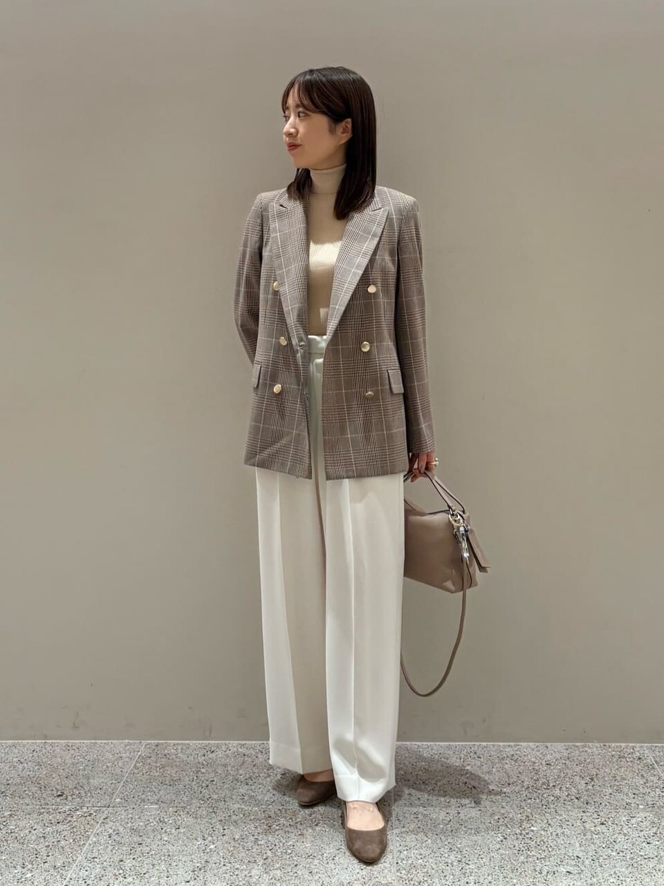 ブレザーを着た女性