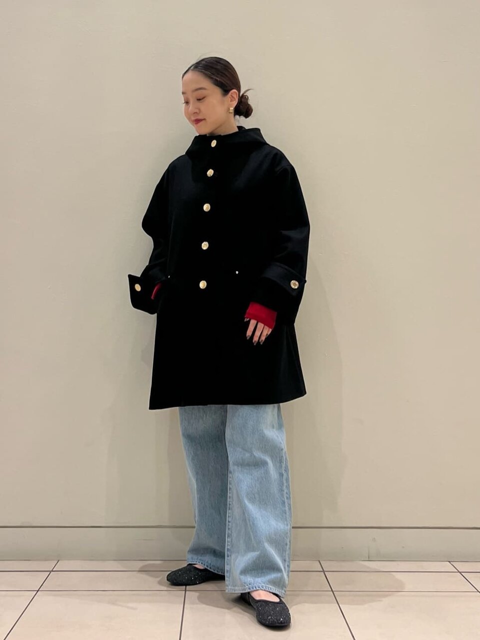 コートを着た女性