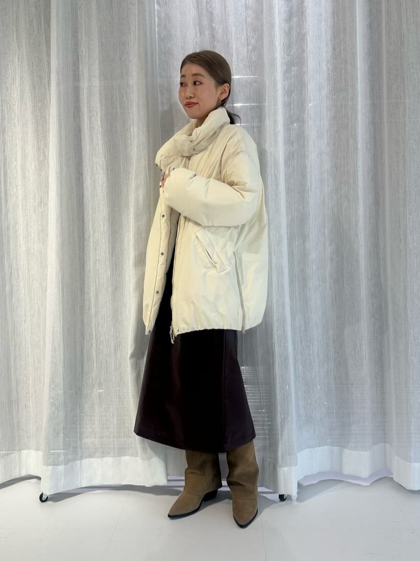 ダウンジャケットを着た女性