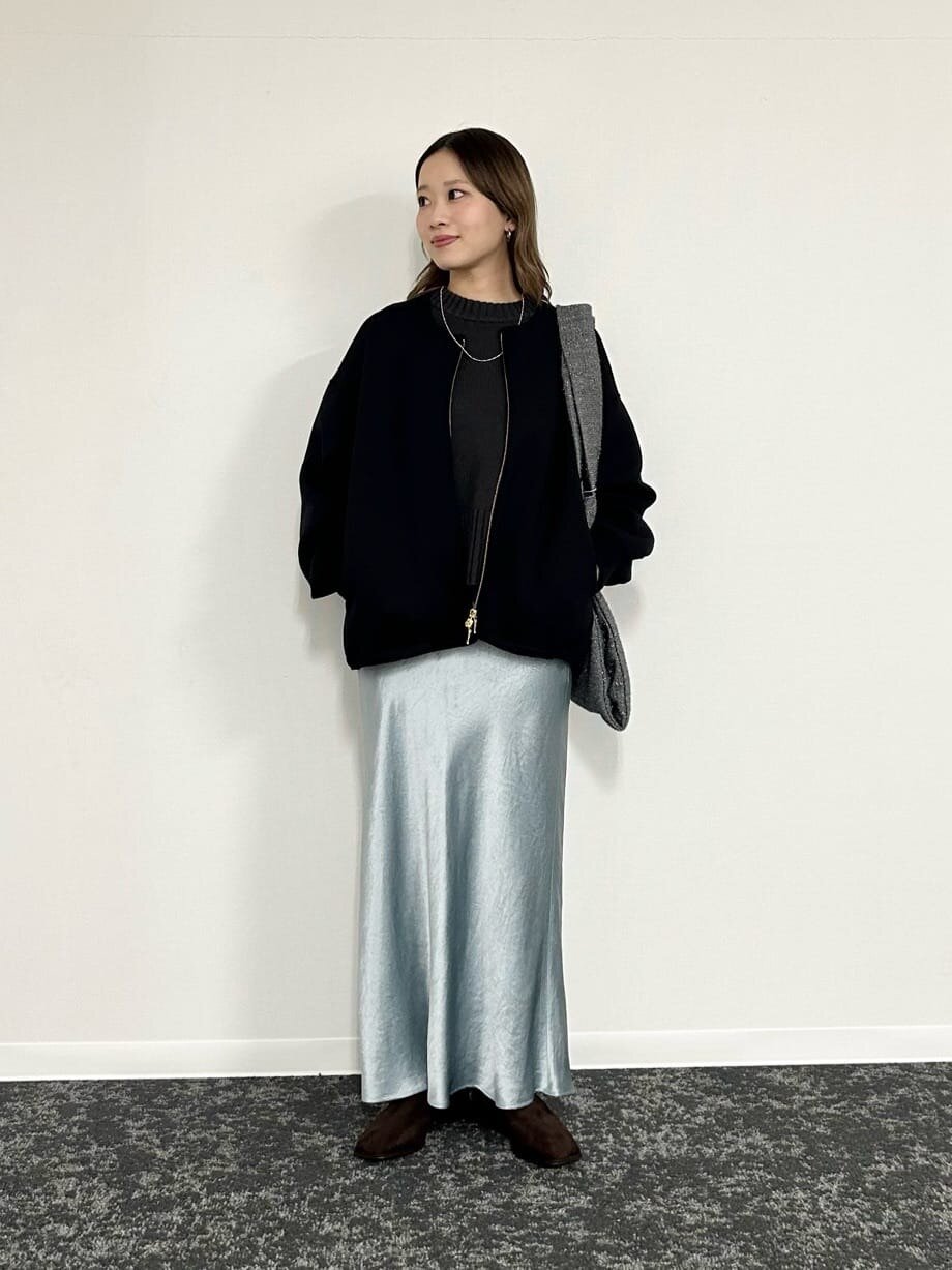 ニットにブルゾンをあわせたコーデ