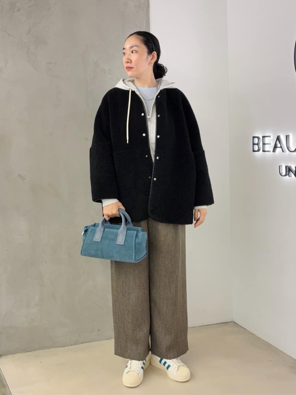 ボアブルゾン×ワイドパンツのコーデ