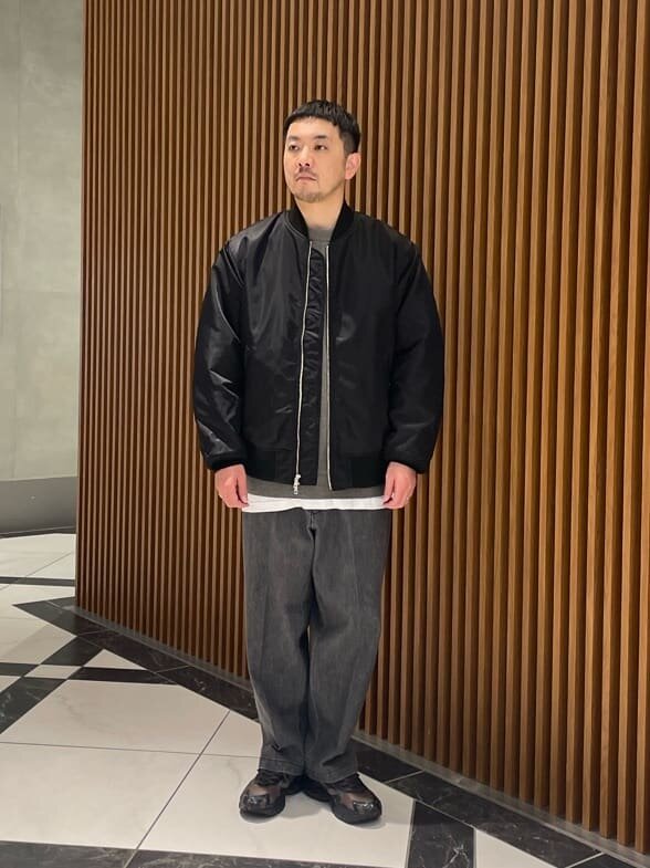 MA-1とデニムパンツのメンズコーデ