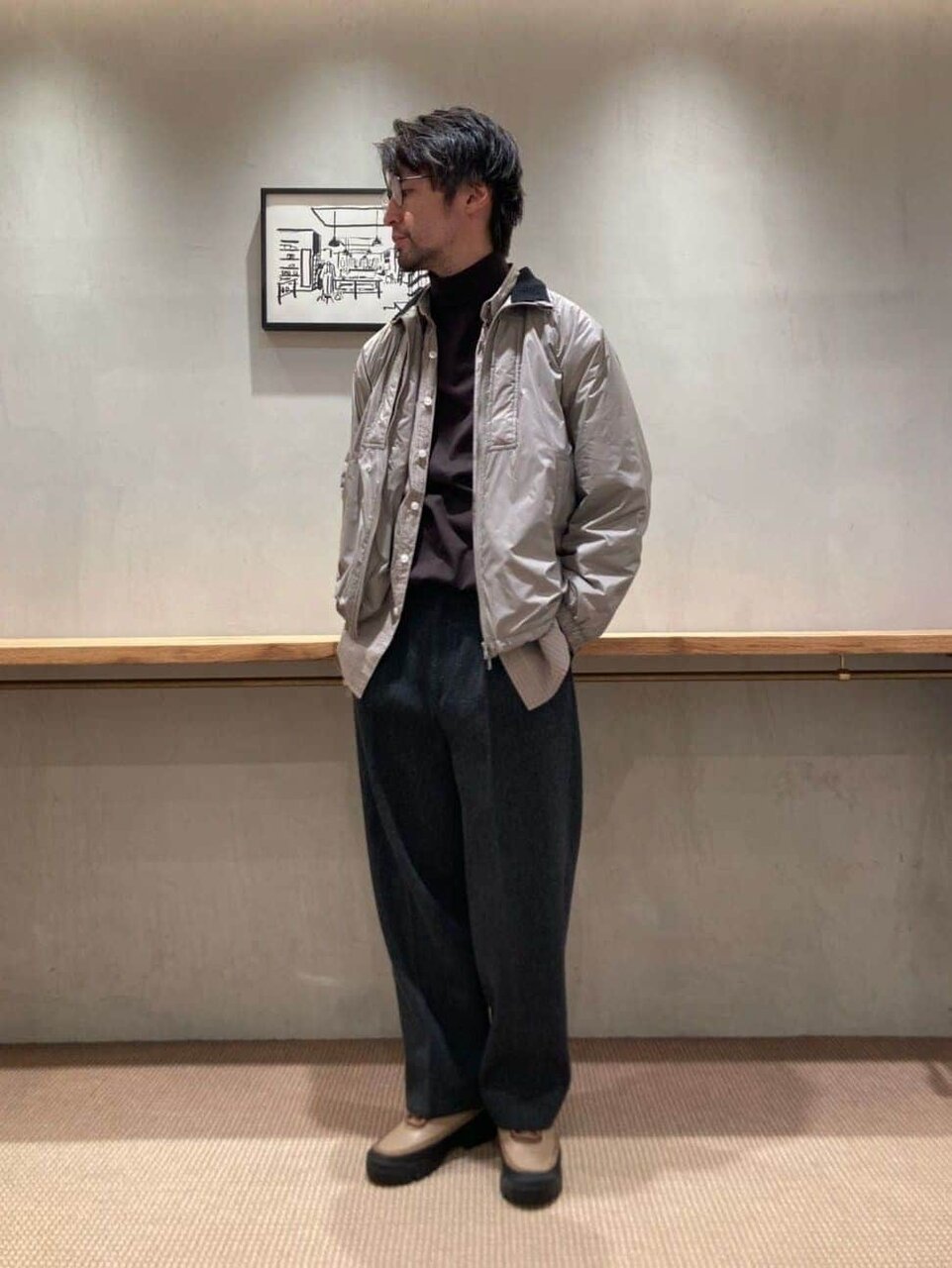 ブルゾンとスラックスのコーデ