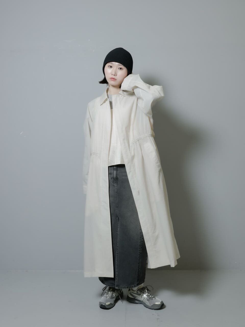 黒のニット帽をかぶった女性