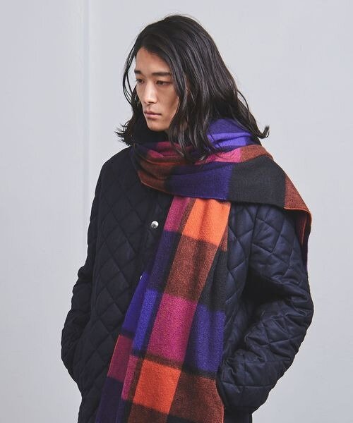 マフラーをした男性