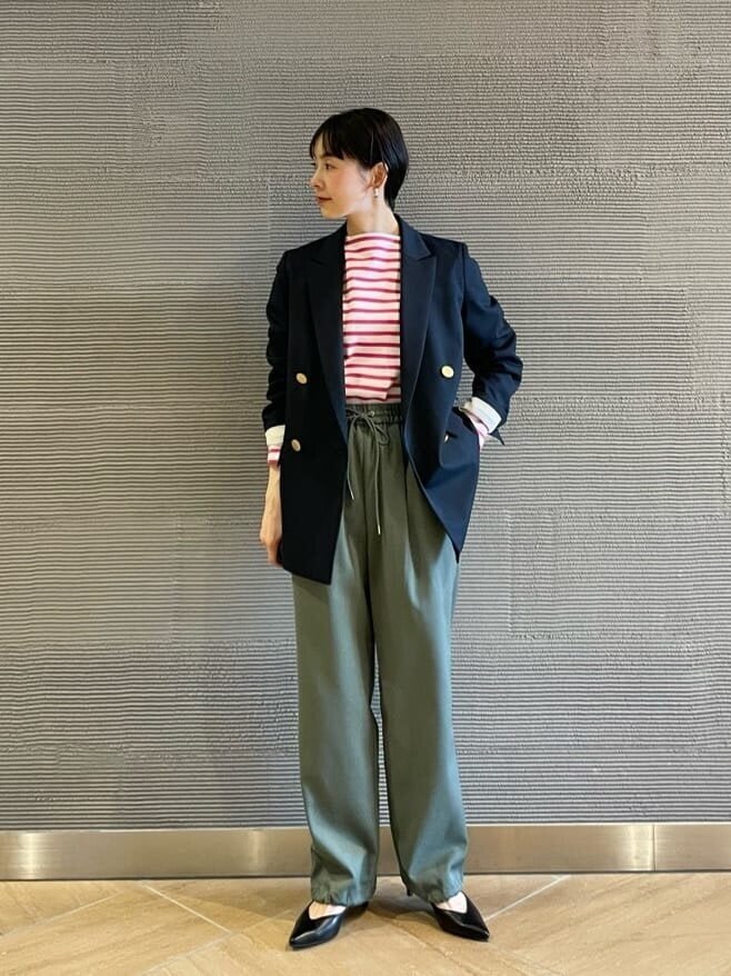 ジャケットを着た女性