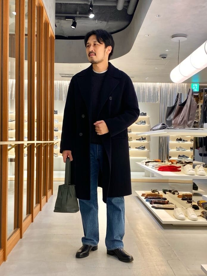 ショートブーツを履いた男性