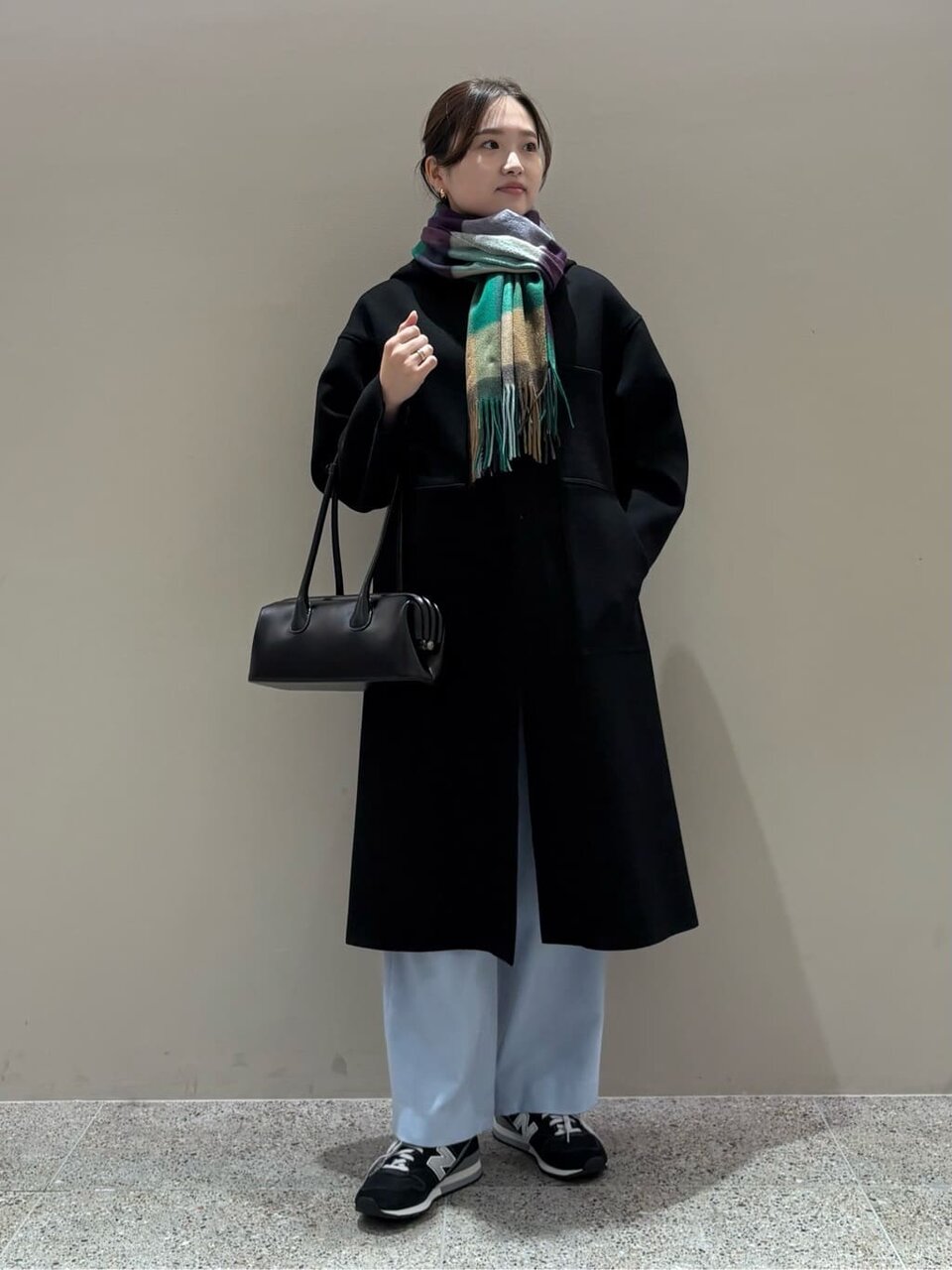 ワークコートとイージーパンツのコーデ