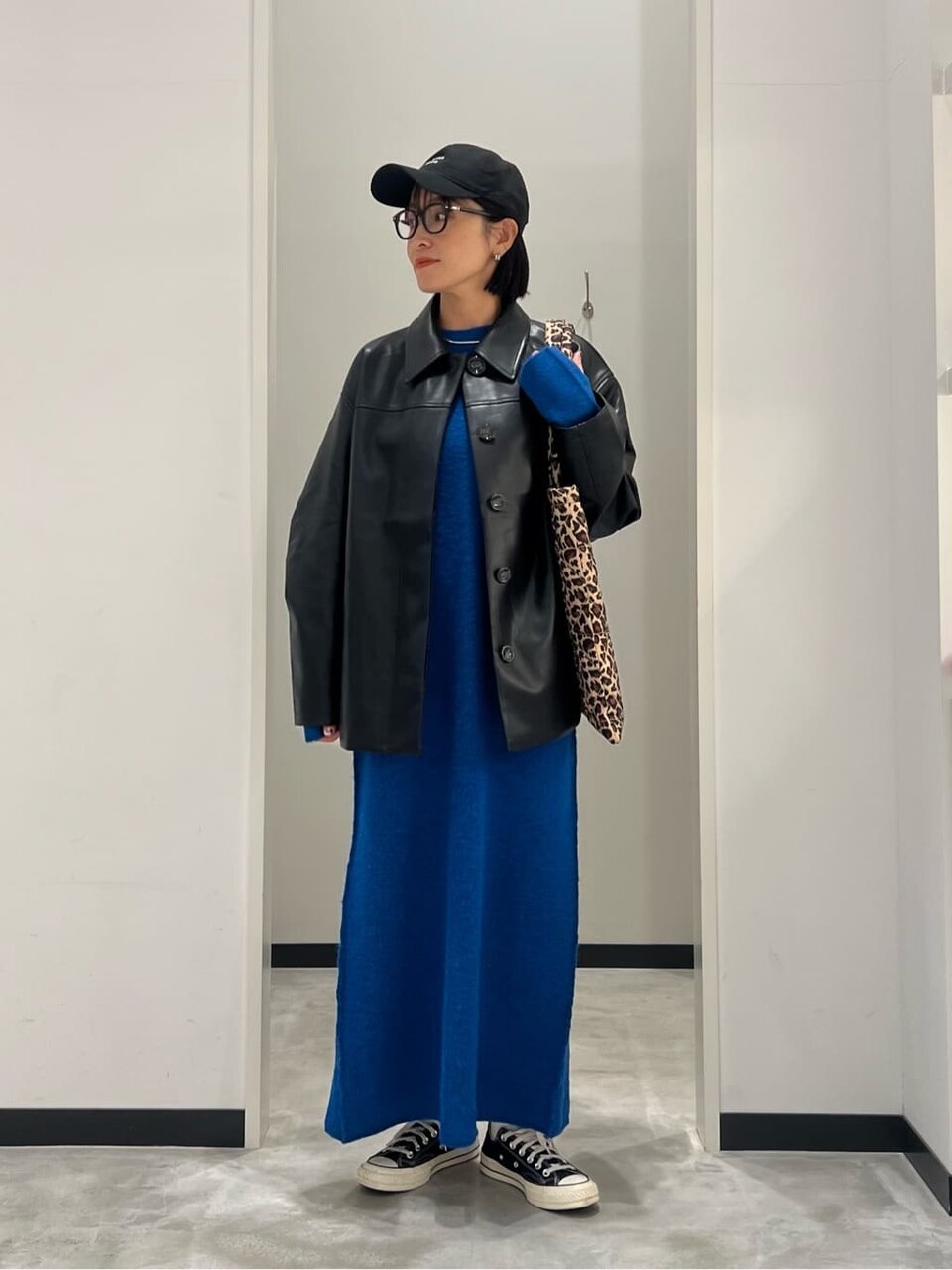 ジャケットとニットワンピースのコーデ