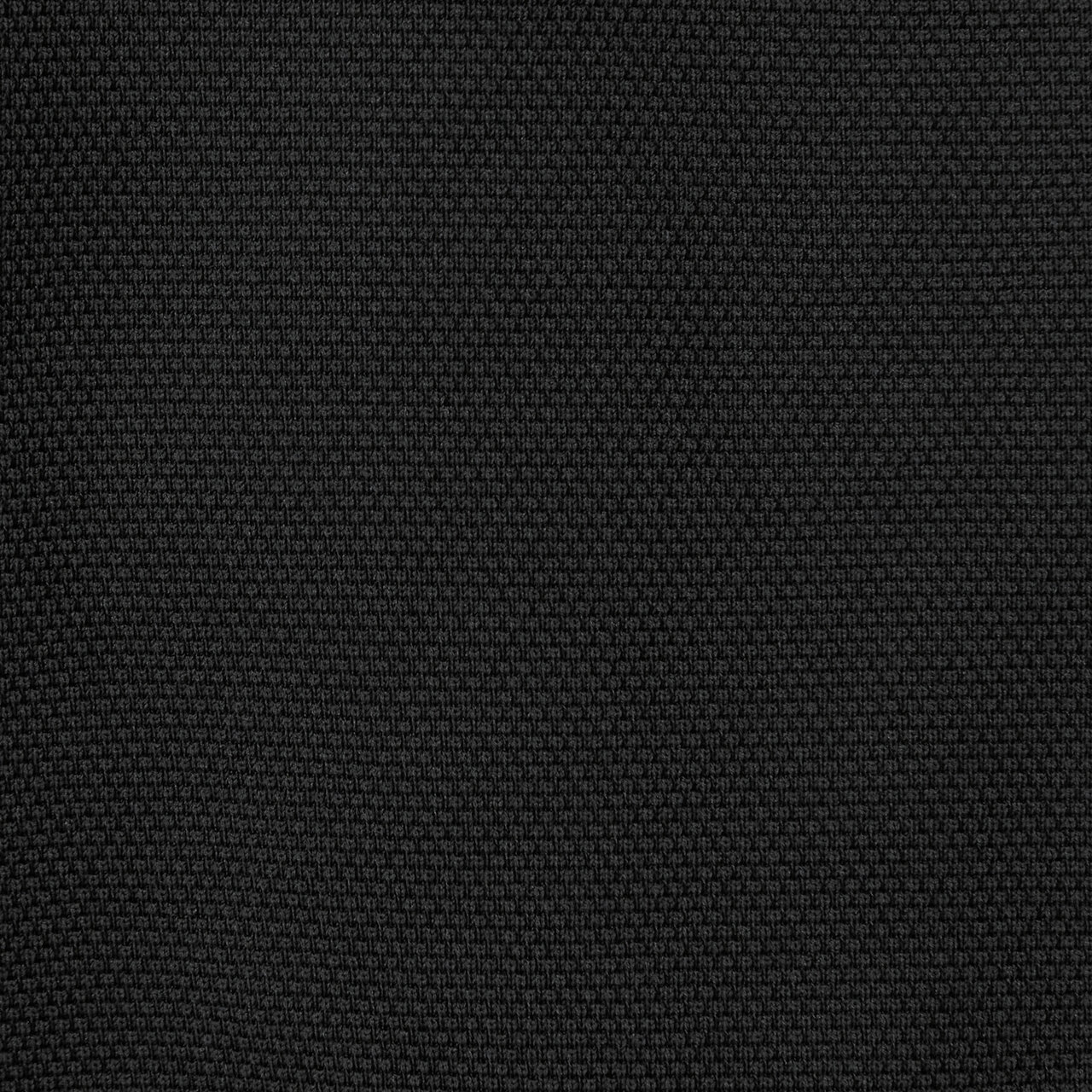 ポリエステル素材を使用したタック編みの生地。 生地表面に凹凸感があります。