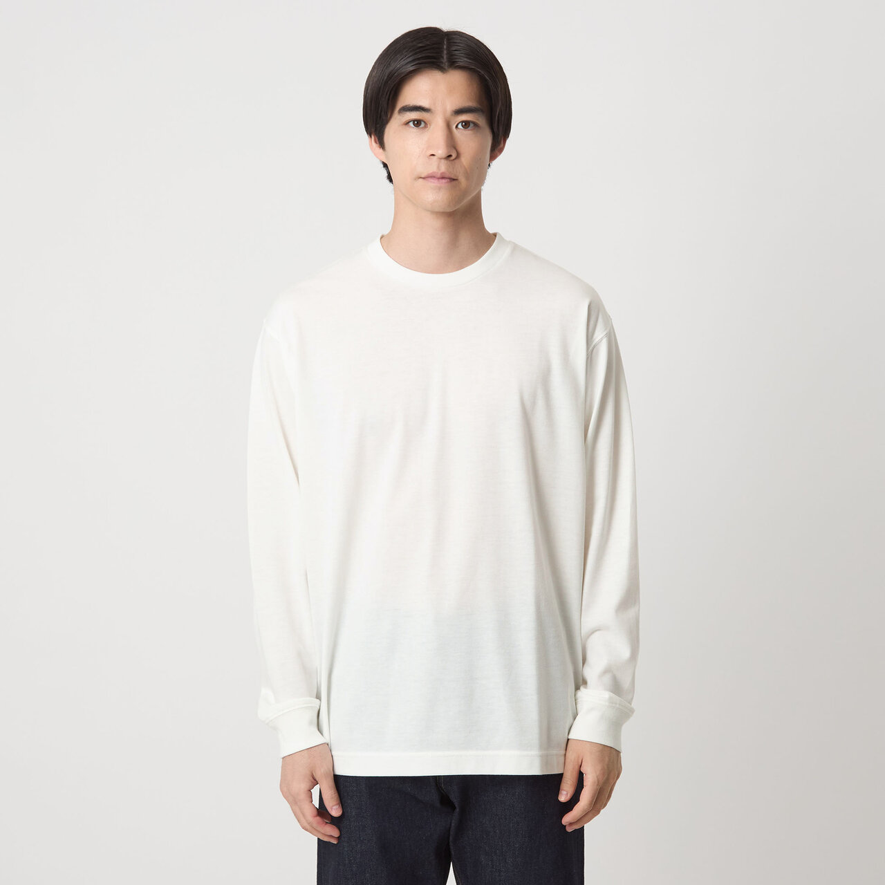 ポリエステル×コットン素材を使用した天竺生地のカットソー付き。