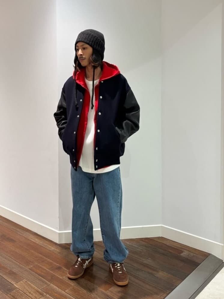 ニット帽とスタジャンのコーデ