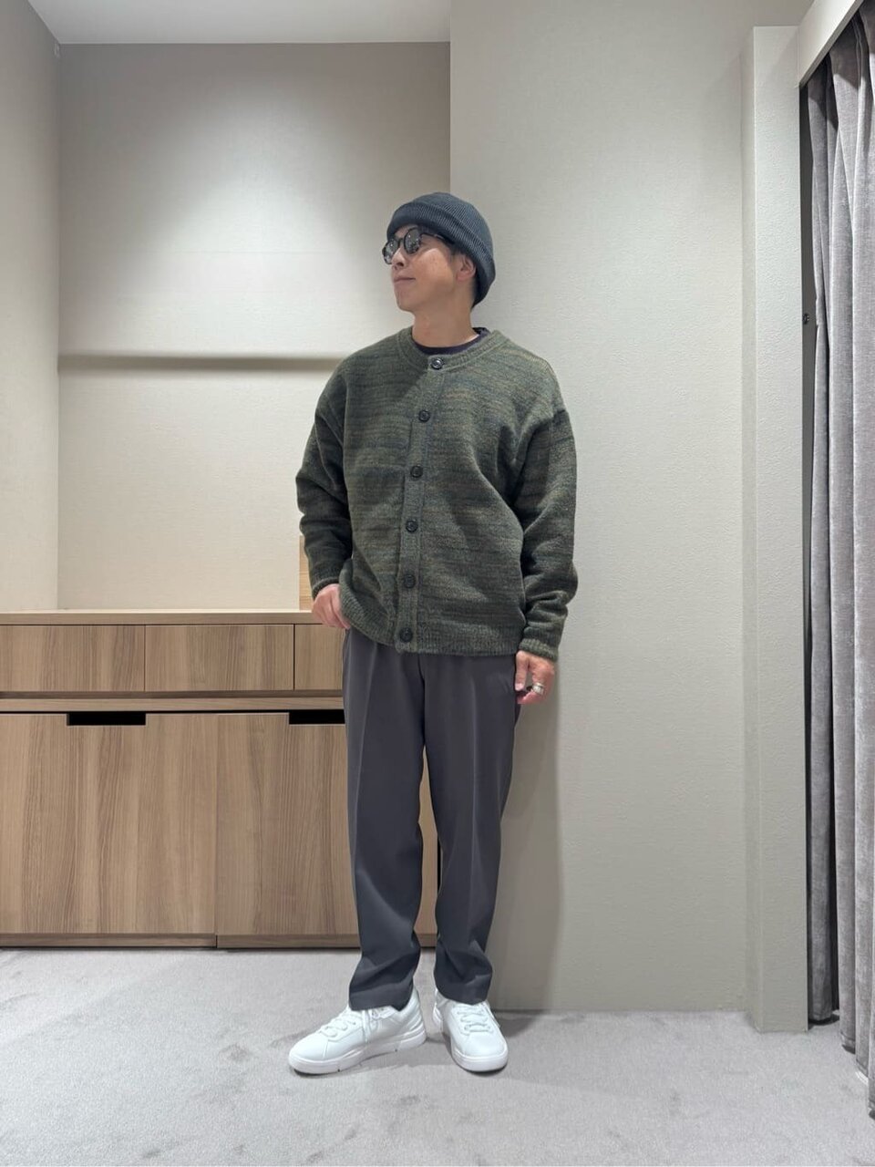 ニット帽とカーディガンコーデ