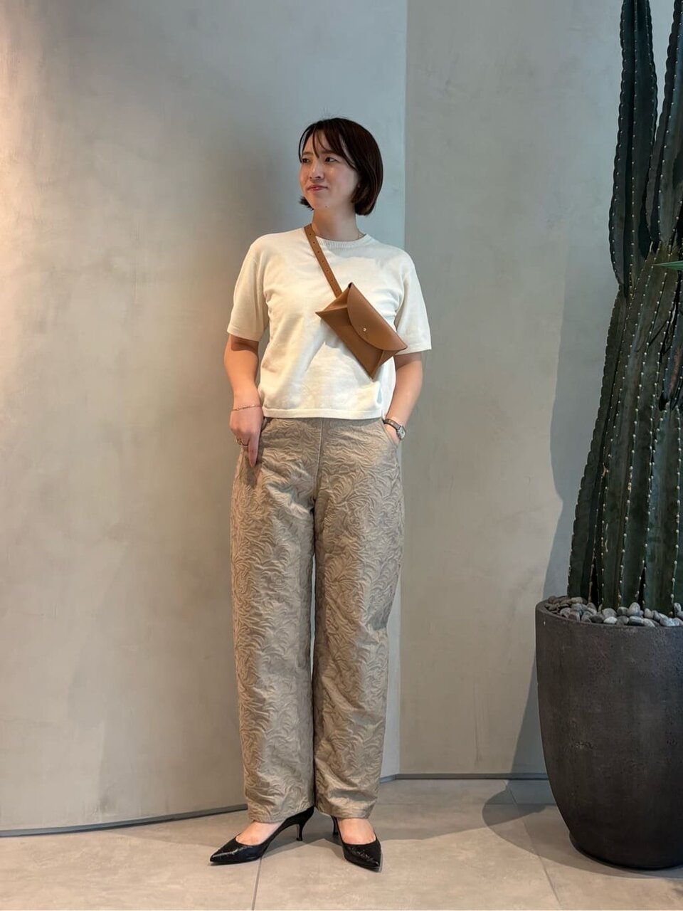 ニットTシャツ×ジャガードパンツのコーデ