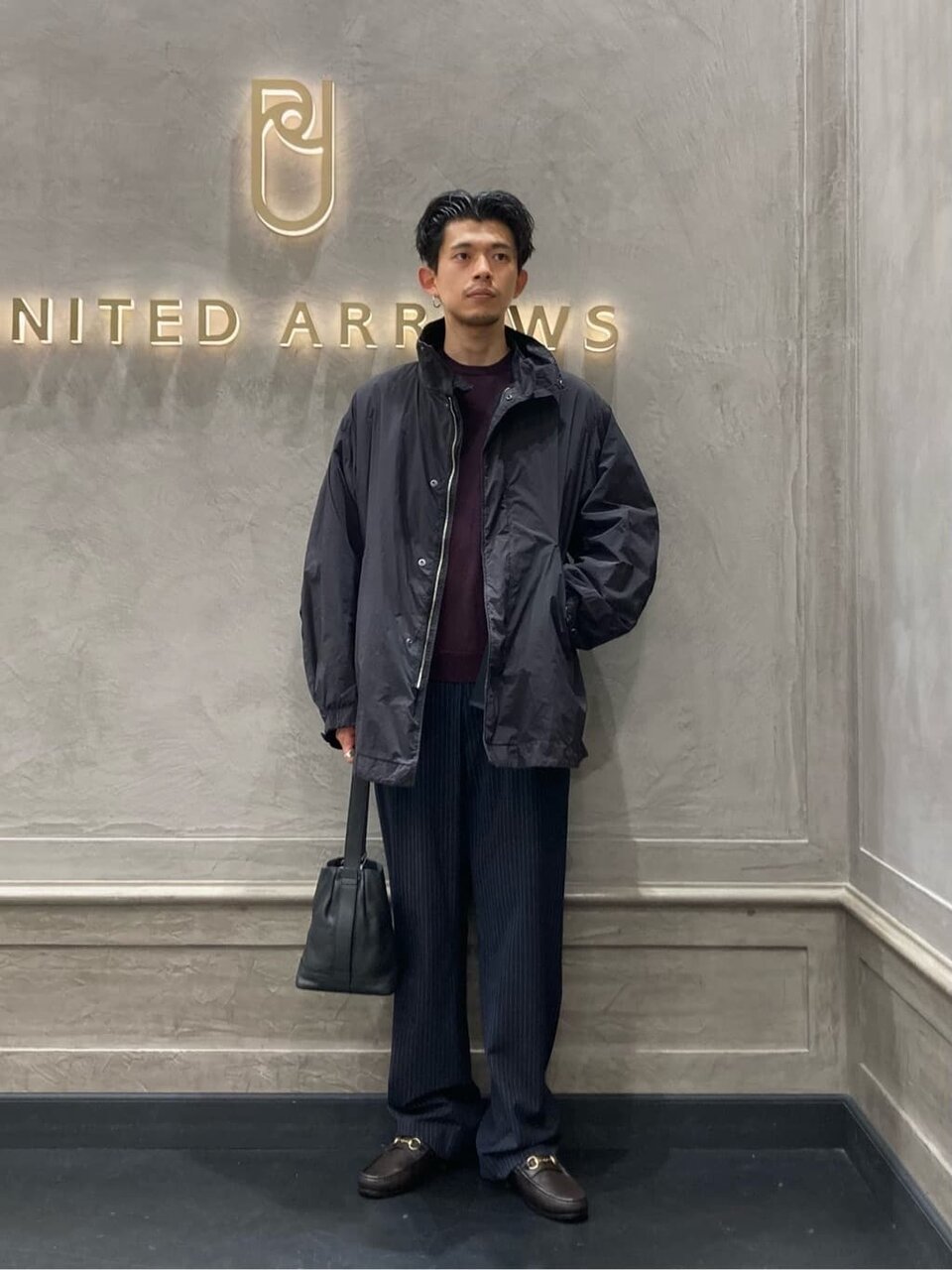 ニットにモッズコートをあわせたコーデ