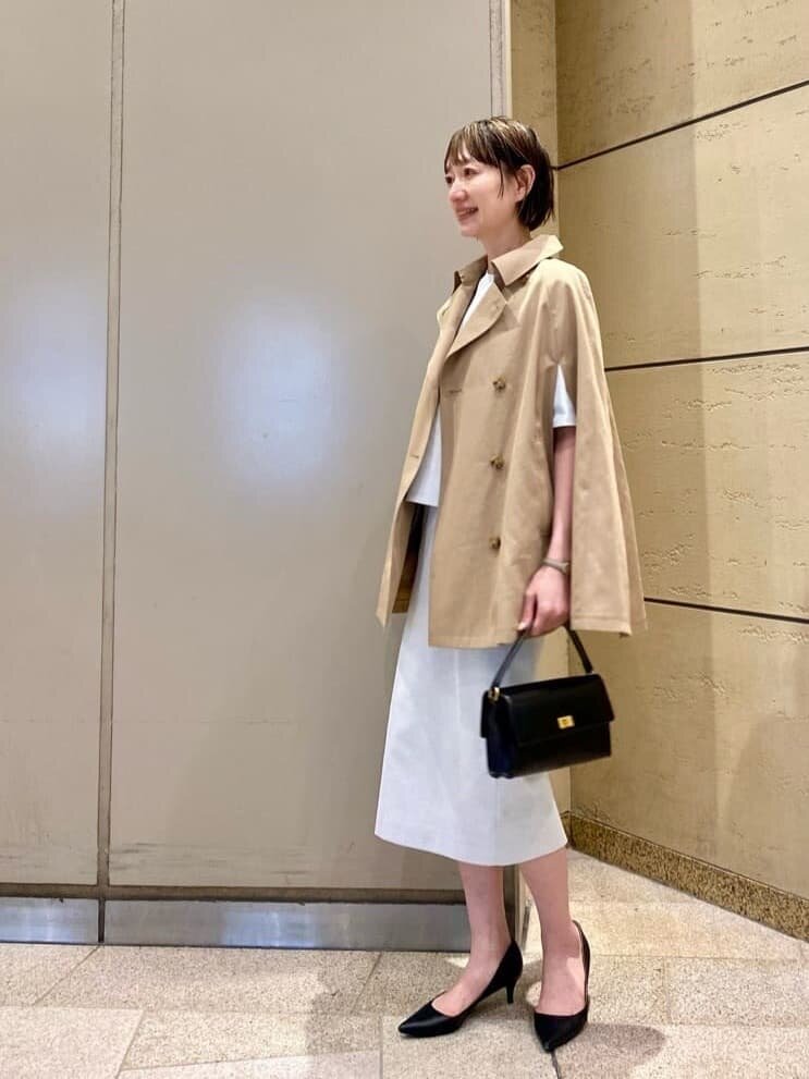 トレンチコートとタイトスカートのコーデ