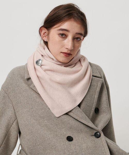 ドレープ巻きをした女性