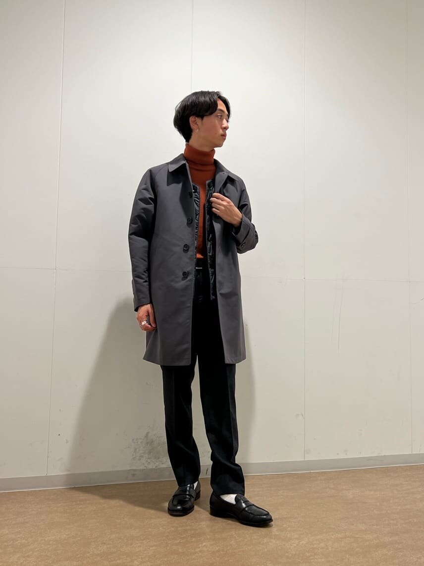 キルティングベスト×ステンカラーコートのコーデ