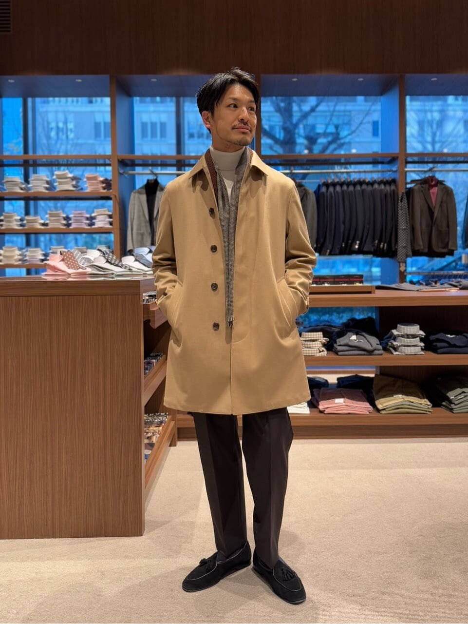 カーディガン×バルカラーコートのコーデ