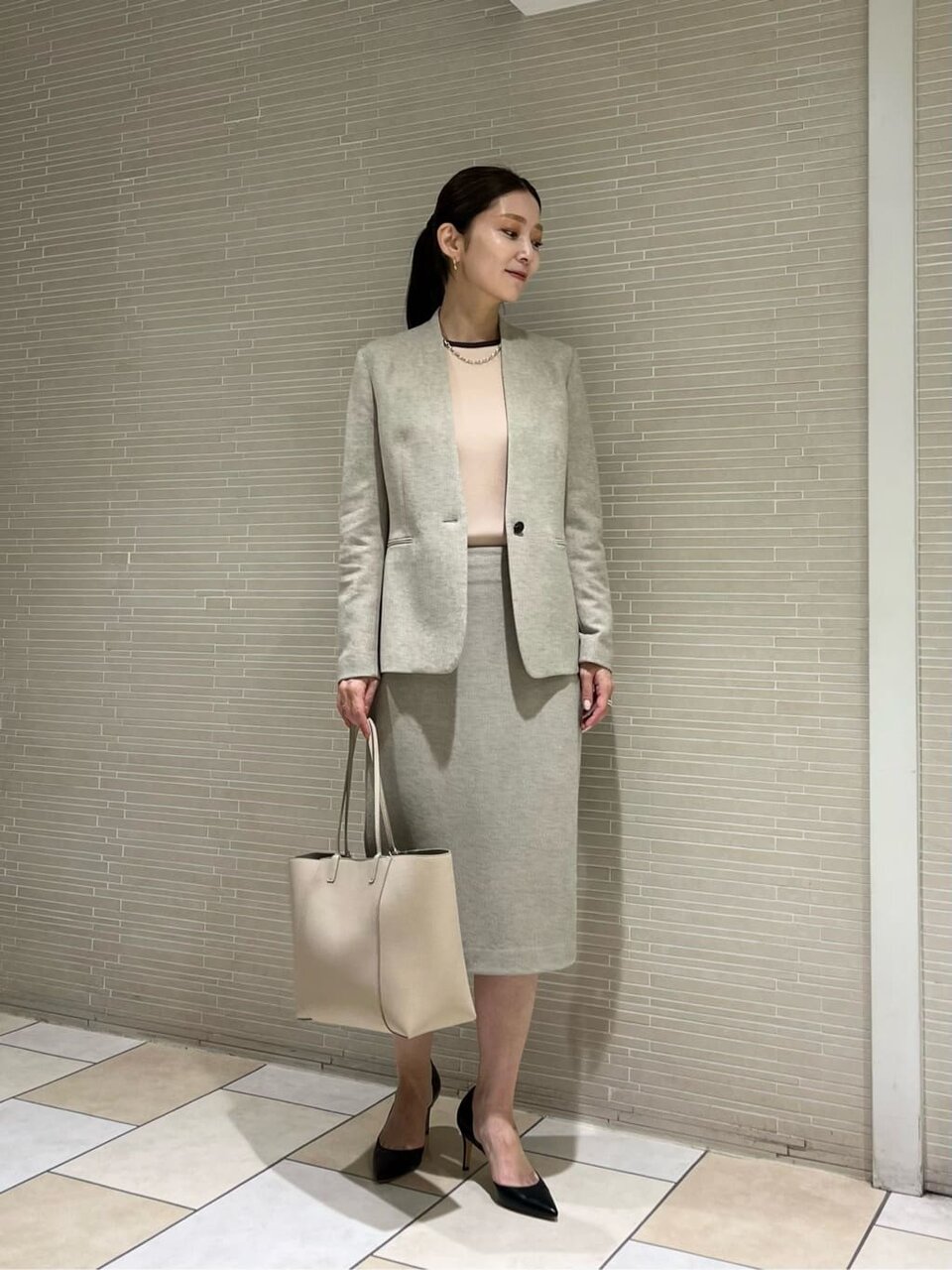 セットアップのビジネスカジュアルコーデ