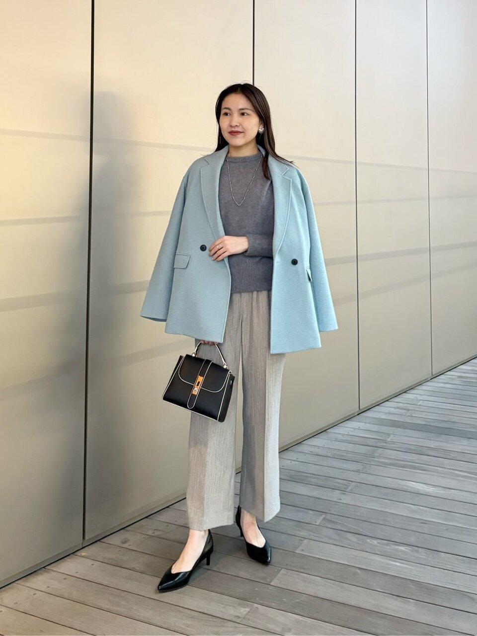 セットアップのビジネスカジュアルコーデ