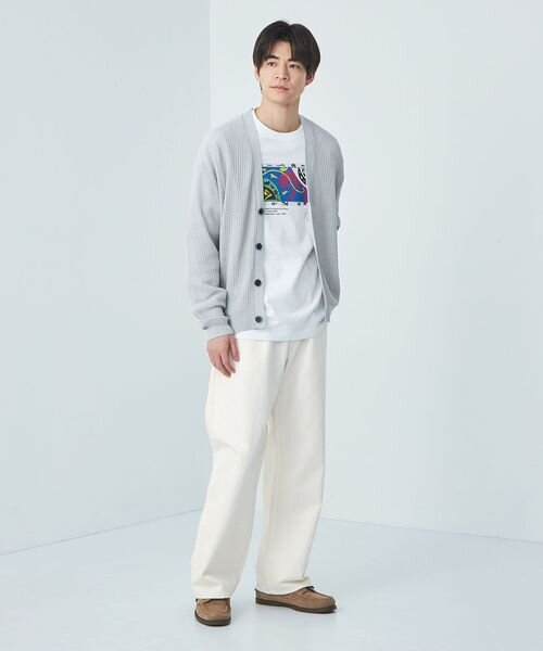 ワントーンコーデの男性