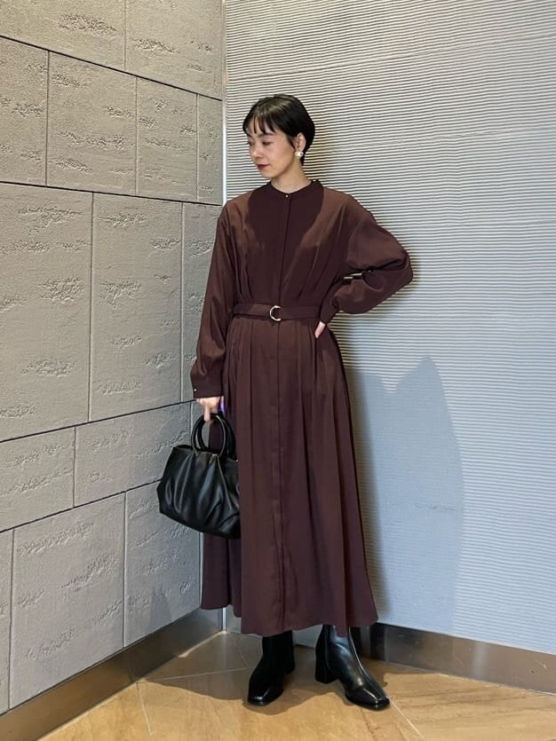 フレアワンピース×ショートブーツのコーデ