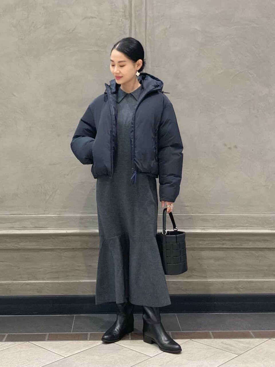 ペプラムワンピース×ダウンジャケットのコーデ