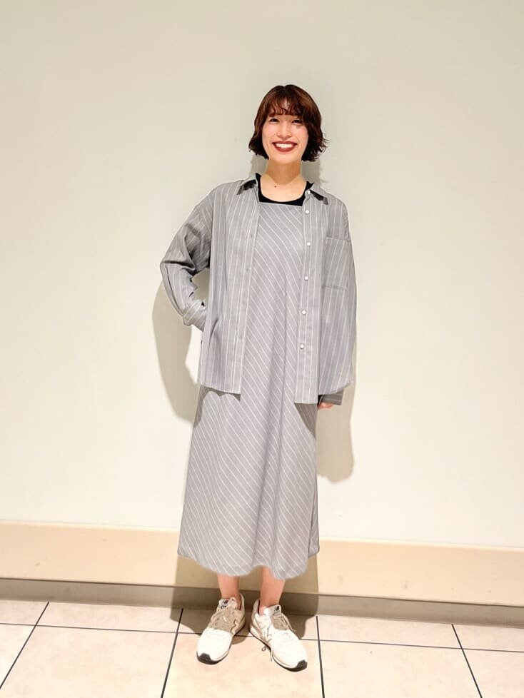 キャミソールワンピース×シャツのコーデ