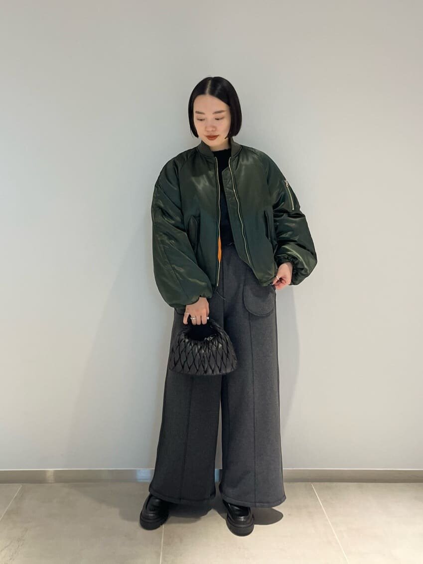 オリーブMA-1×ワイドパンツコーデ