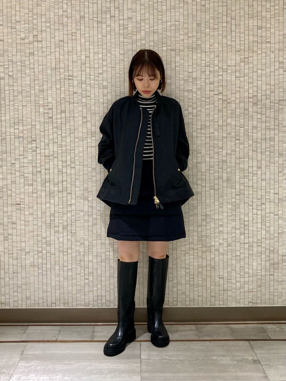 黒MA-1×ミニスカートコーデ