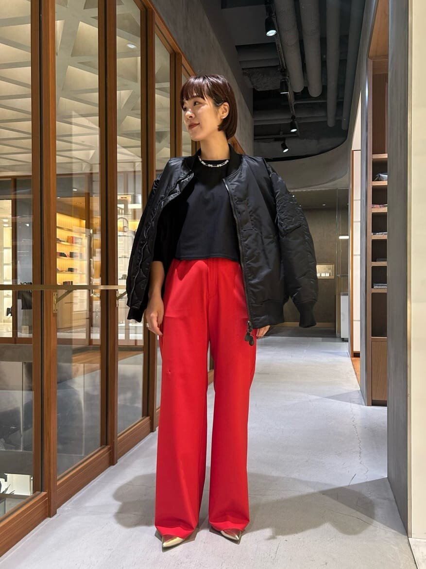 黒MA-1×カラーパンツコーデ