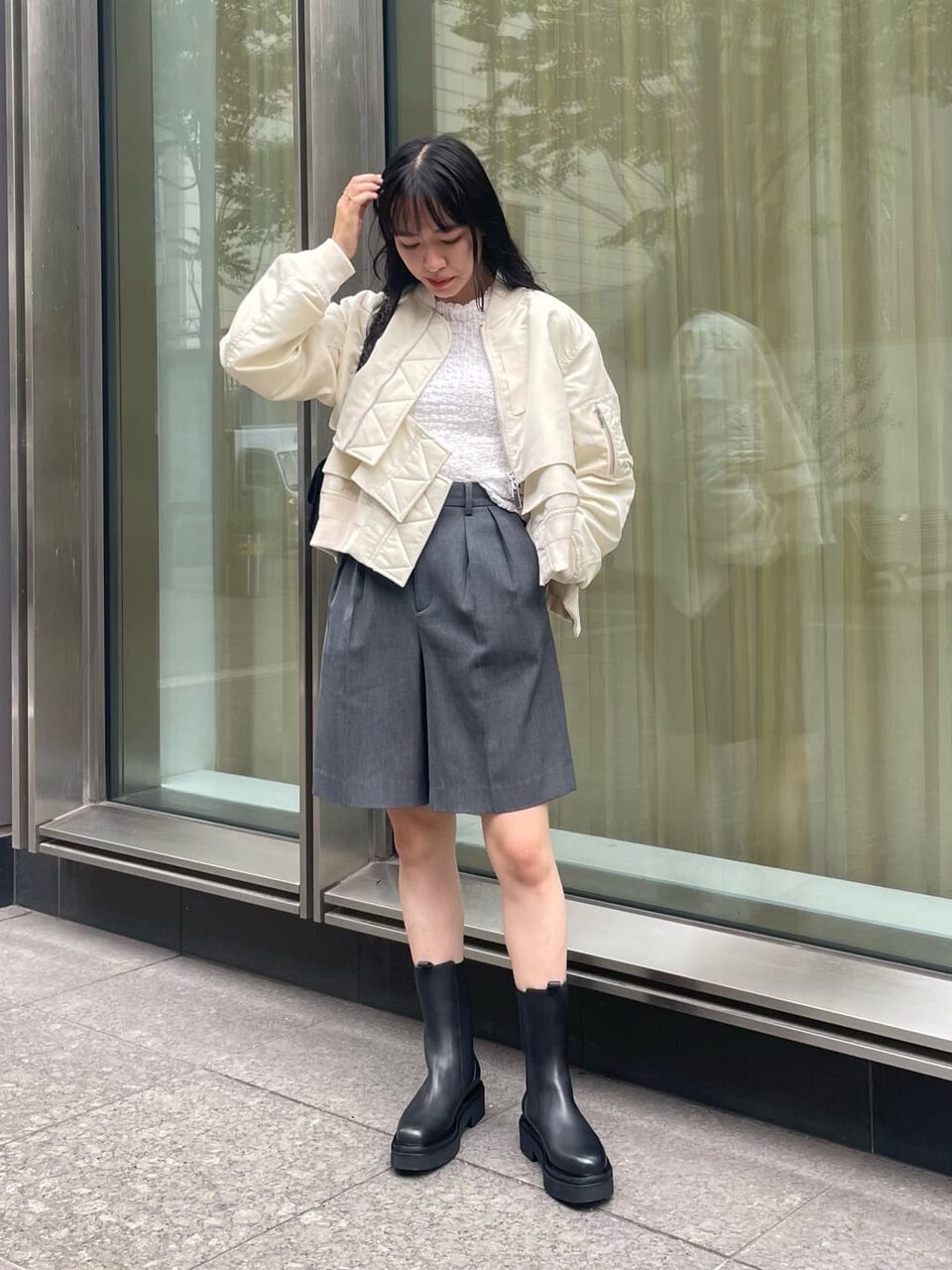 ホワイトMA-1×ショートパンツコーデ