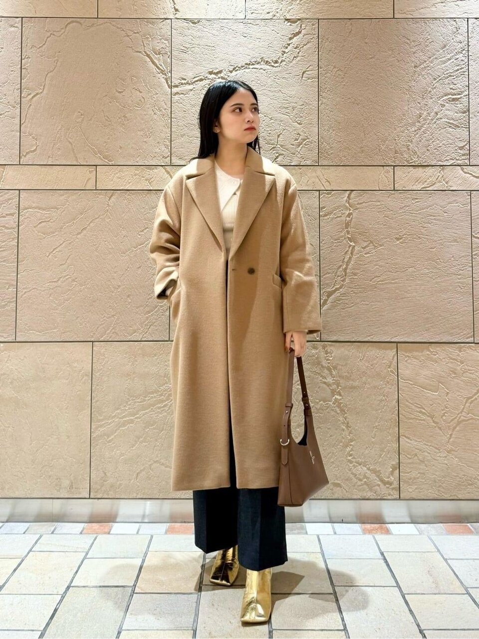 ミドルコート×フラワー柄プリントのスカートのコーデ