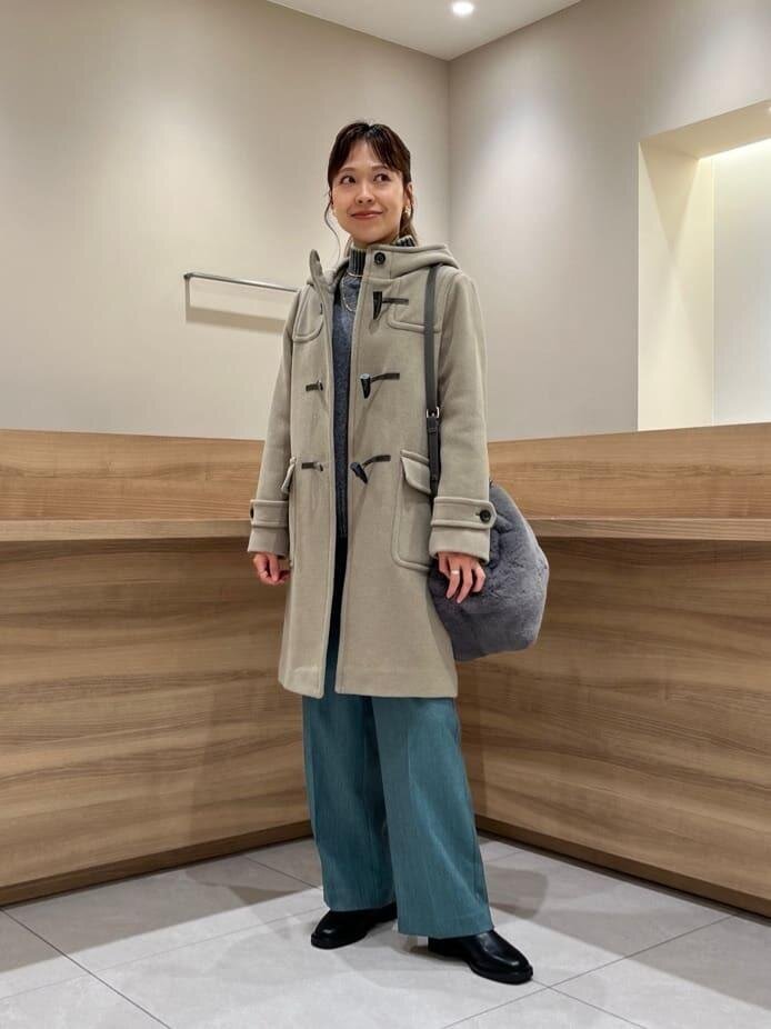 ダッフルコート×フレアパンツのコーデ