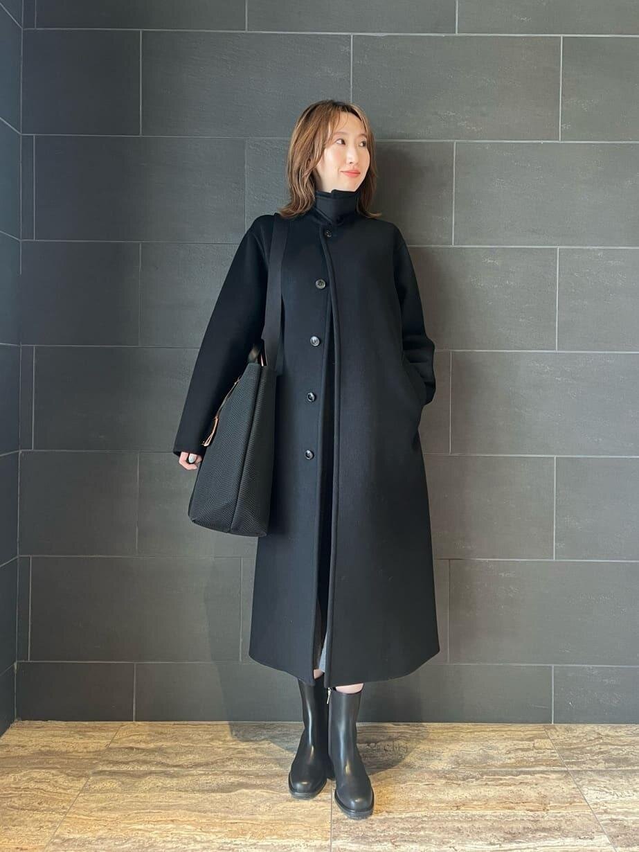 ステンカラーコート×ハーフブーツのコーデ